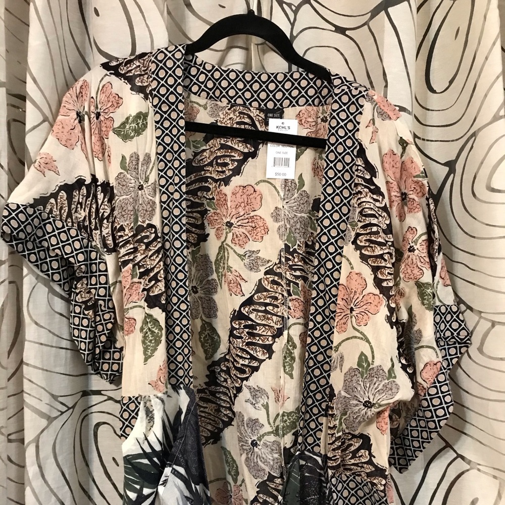Beautiful Asian print cardigan.